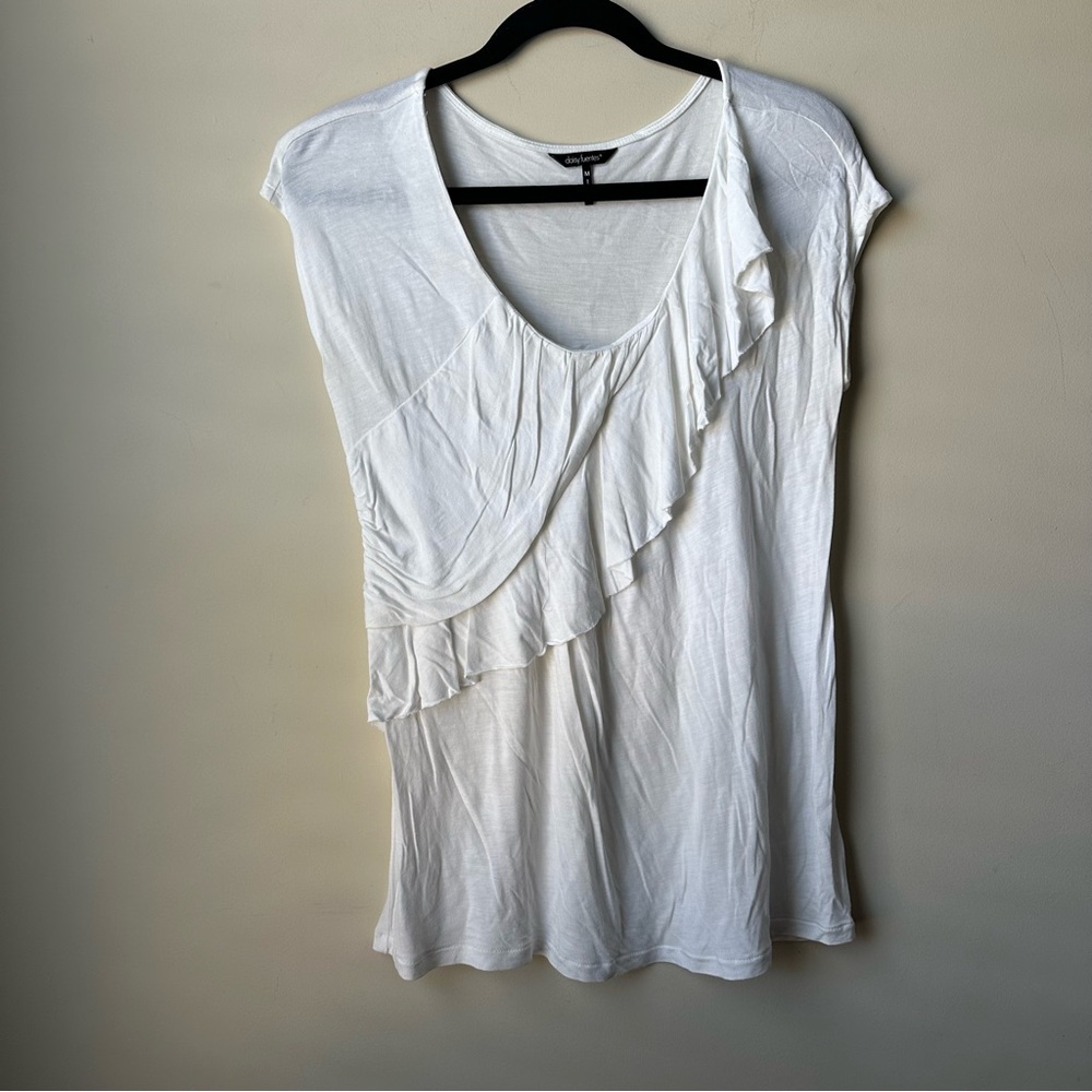 Daisy Fuentes Top Woman’s White Medium Lace Ruffle Blouse Party Evening Date